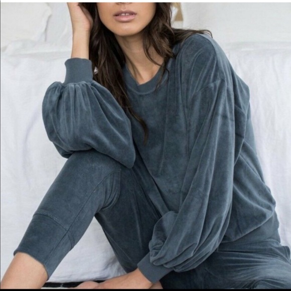 Blush Balloon Sleeve Sweatshirt - Picture 2 of 9